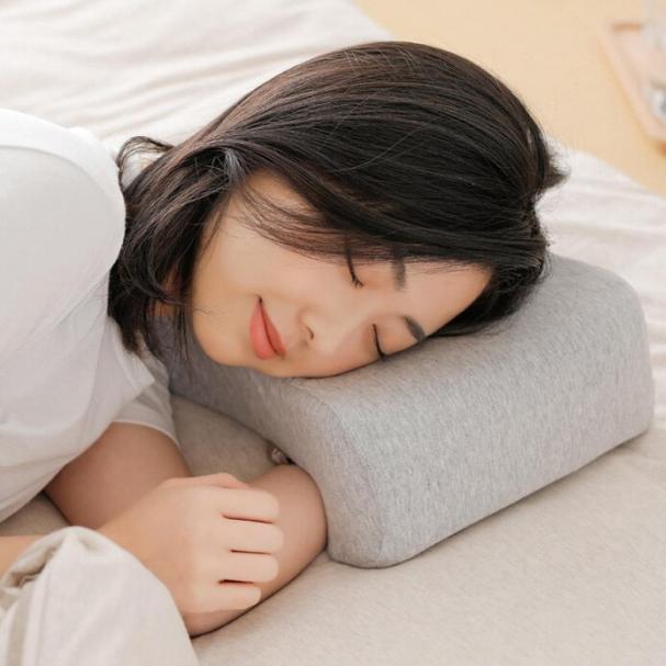 Многофункциональная подушка для отдыха Xiaomi 8H Pillow K2 Gray в Челябинске купить по недорогим ценам с доставкой