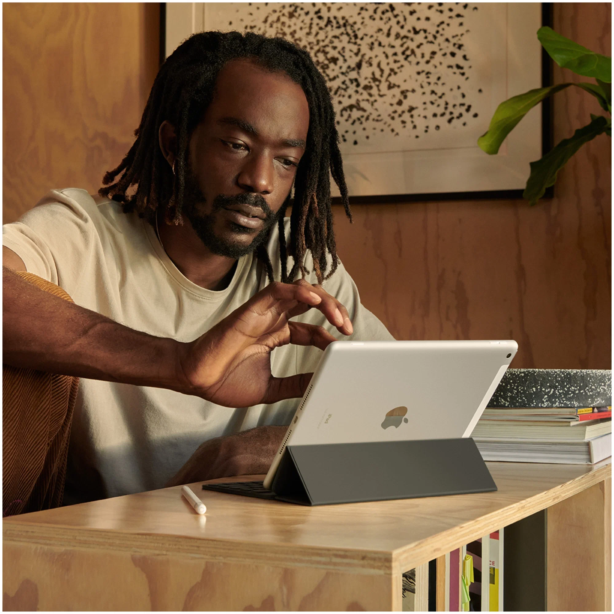 Планшет Apple iPad (2021) 64Gb Wi-Fi + Cellular, серебристый в Челябинске купить по недорогим ценам с доставкой